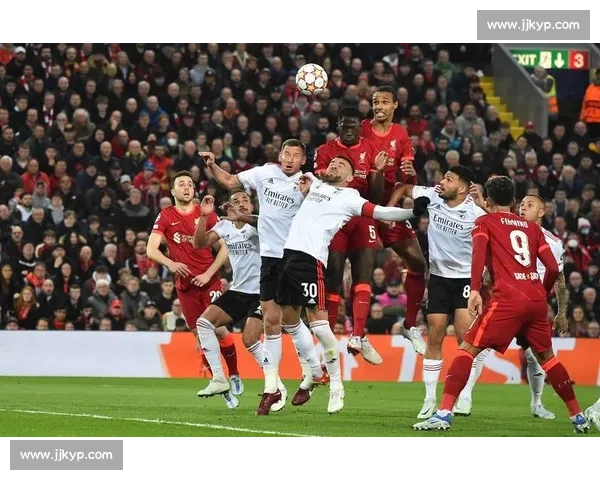 两场精彩赛事回顾与深度分析：球队表现、战术变化与关键球员影响